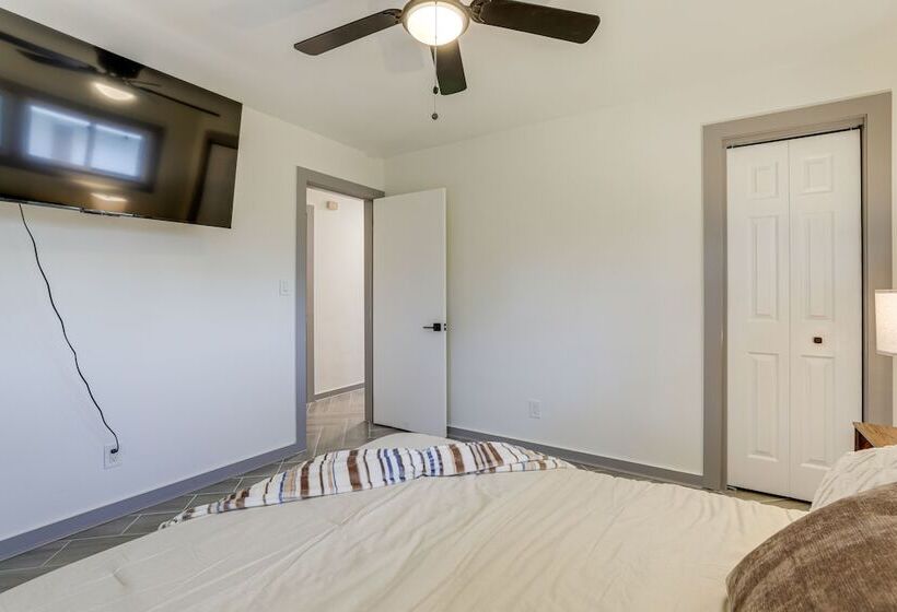 Stylish Decatur Home W/ Patio: 10 Mi To Atlanta!