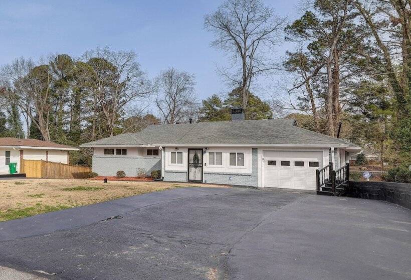 Stylish Decatur Home W/ Patio: 10 Mi To Atlanta!