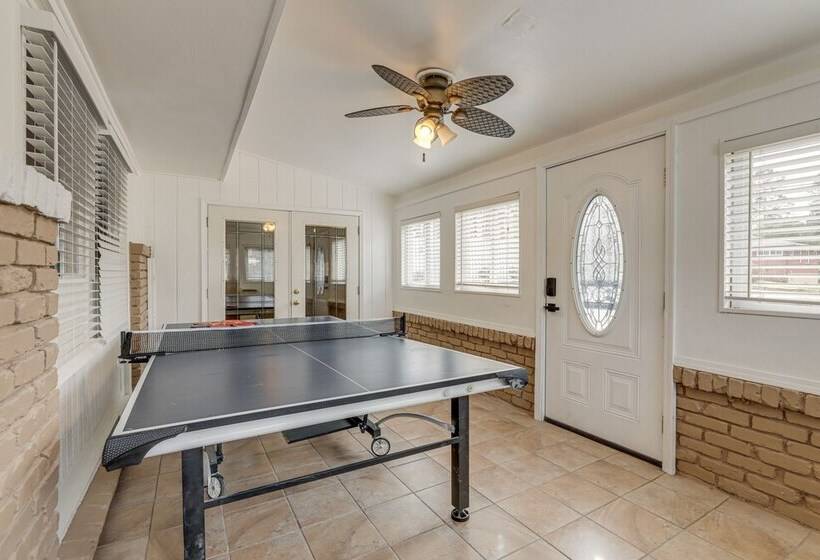 Stylish Decatur Home W/ Patio: 10 Mi To Atlanta!