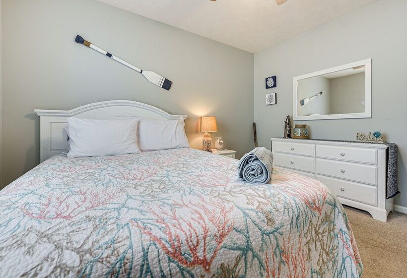 Sunny North Myrtle Beach Home: Walk To Ocean!