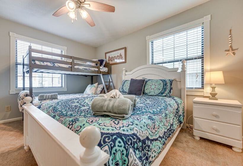 Sunny North Myrtle Beach Home: Walk To Ocean!