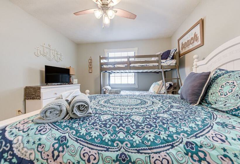 Sunny North Myrtle Beach Home: Walk To Ocean!