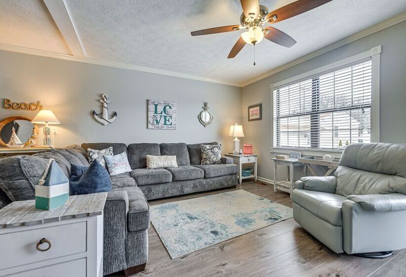 Sunny North Myrtle Beach Home: Walk To Ocean!