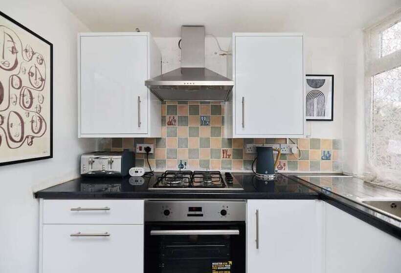 The Dagenham Park Place Dazzling 3bdr House With Garden