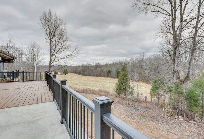 The Duck Farm  Sugar Tree Hideaway W/ Yard!