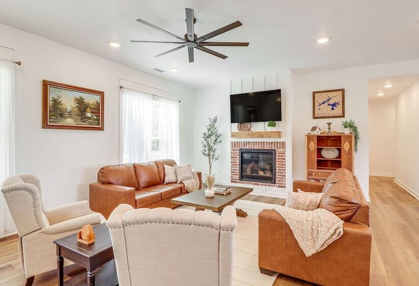 The Hamilton Heber Springs  Home W/ Hot Tub!