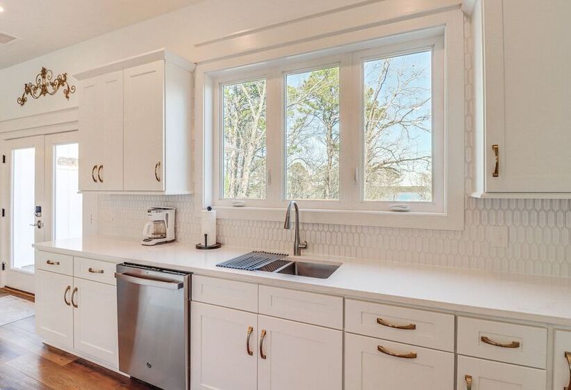 The Hamilton Heber Springs  Home W/ Hot Tub!