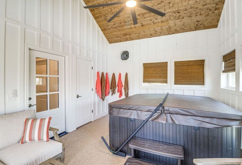 The Hamilton Heber Springs  Home W/ Hot Tub!