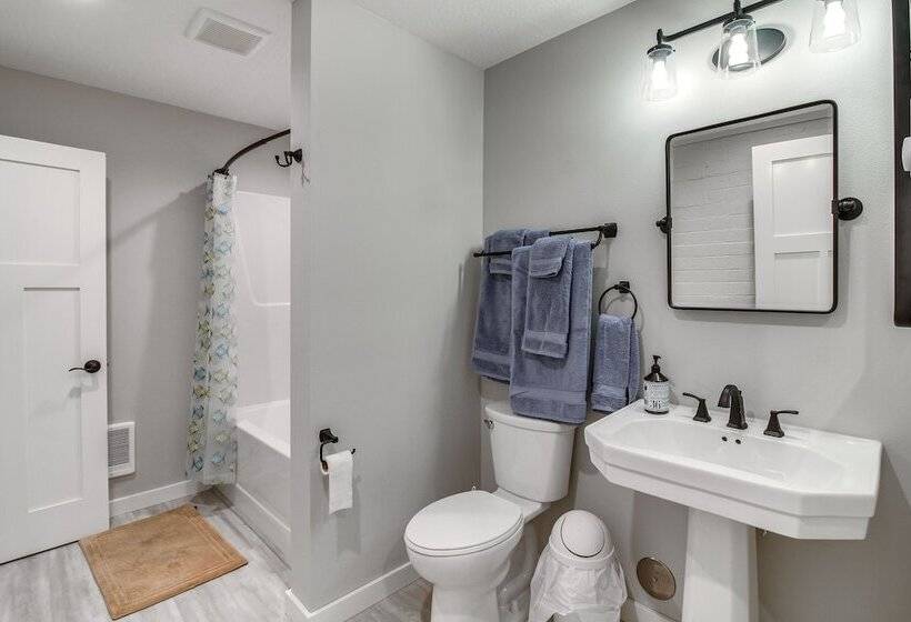 Welcoming Gardiner Home Near Oregon Dunes Rec Area