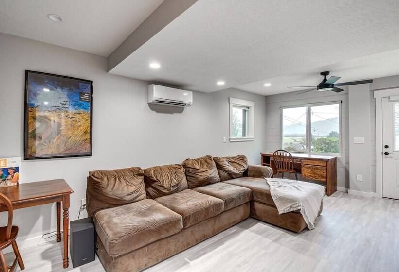 Welcoming Gardiner Home Near Oregon Dunes Rec Area