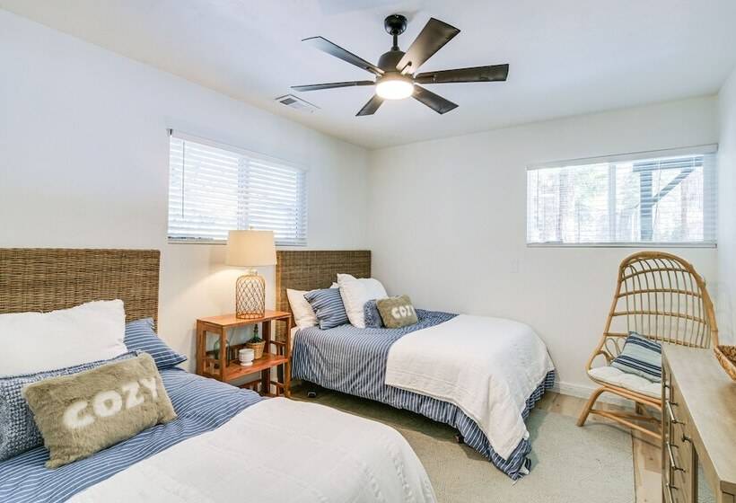 Westwood Cabin: Lake Almanor Across The Street!