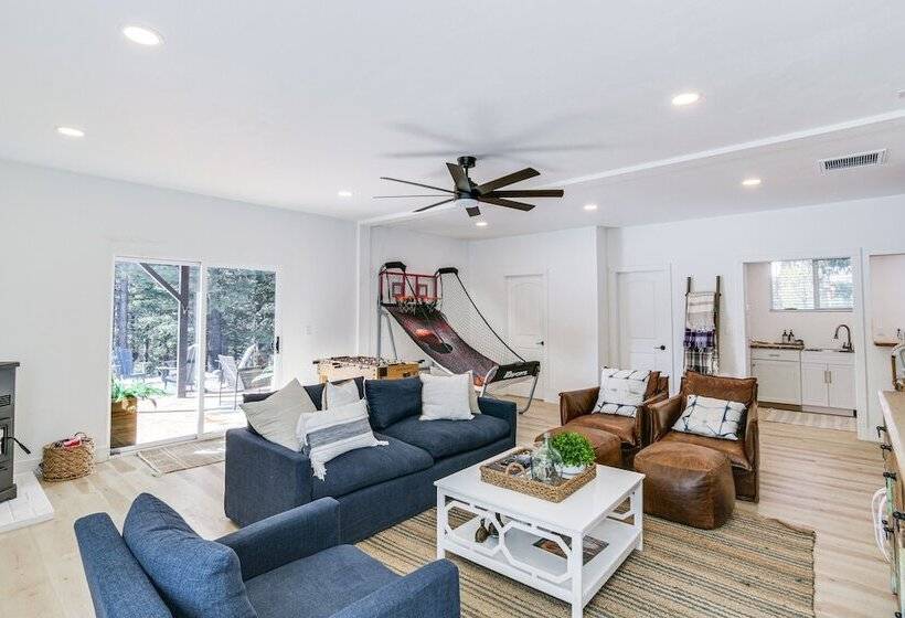 Westwood Cabin: Lake Almanor Across The Street!