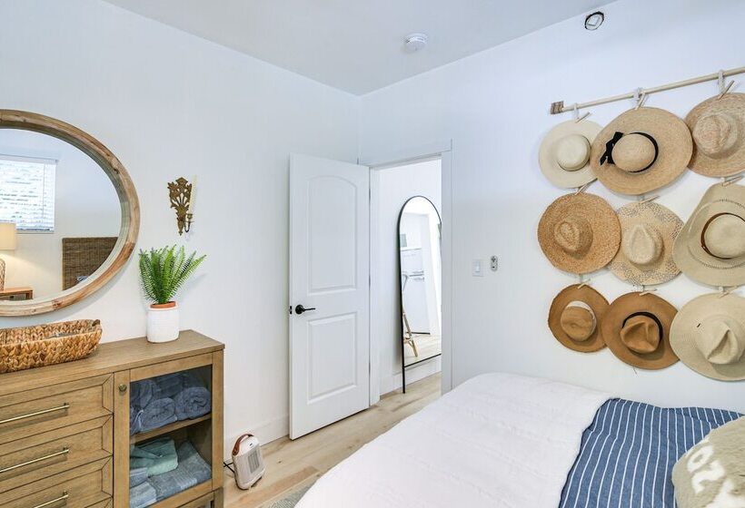 Westwood Cabin: Lake Almanor Across The Street!