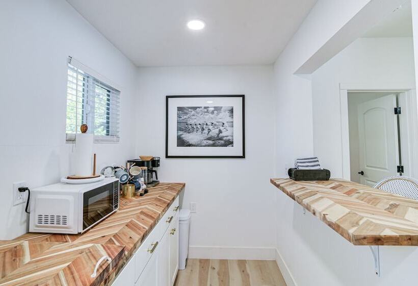 Westwood Cabin: Lake Almanor Across The Street!