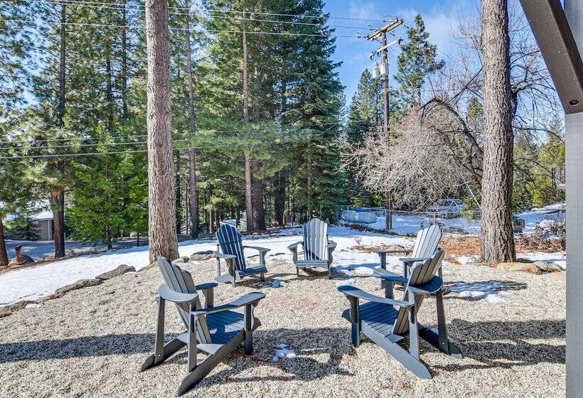 Westwood Cabin: Lake Almanor Across The Street!