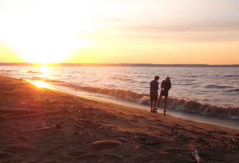 فندق صغير Rustic Woodland Lodge