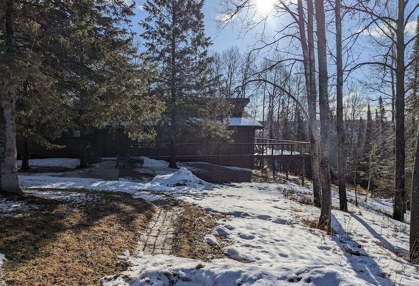 فندق صغير Rustic Woodland Lodge