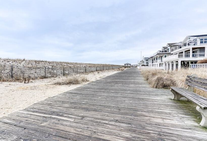Beachfront Lavallette Home 2 Mi To Casino Pier!