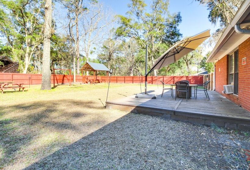 Beautiful Hinesville Retreat W/ Lanai & Pool!