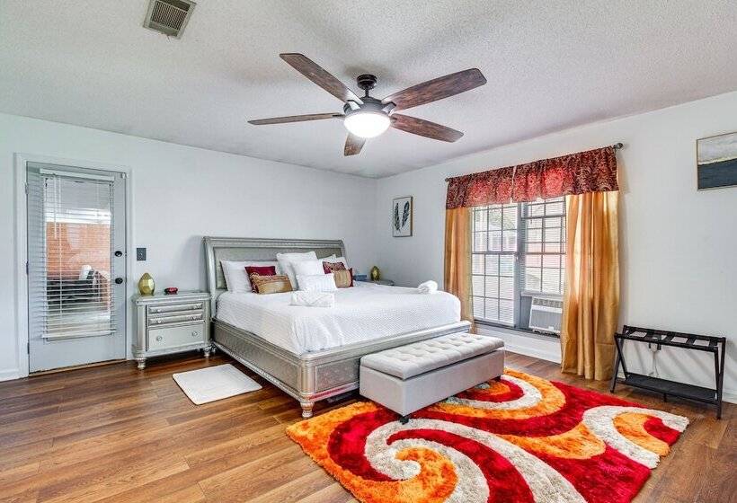 Beautiful Hinesville Retreat W/ Lanai & Pool!