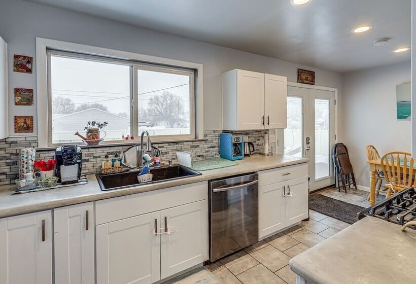 Billings Home W/ Trampoline, Gas Grill & Fire Pit!