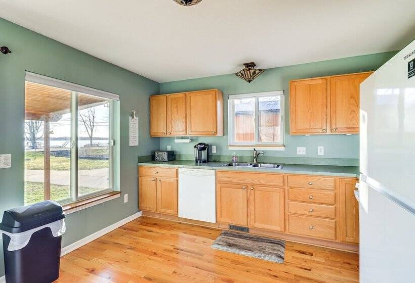 Brooklyn Cottage W/ Dock Steps To Wamplers Lake!