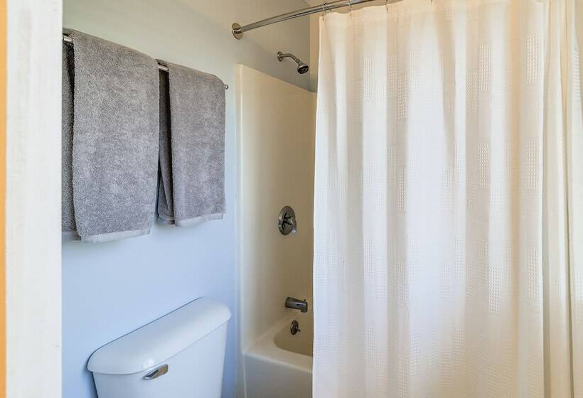 Brooklyn Cottage W/ Dock Steps To Wamplers Lake!