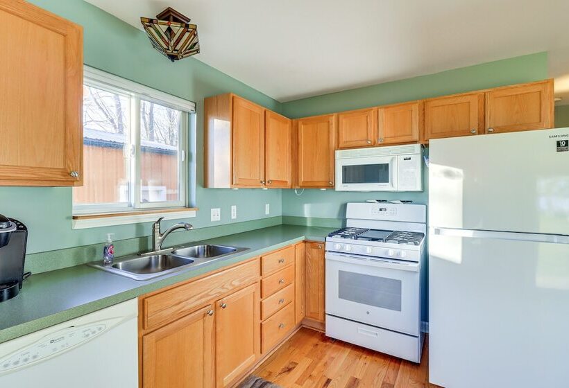 Brooklyn Cottage W/ Dock Steps To Wamplers Lake!