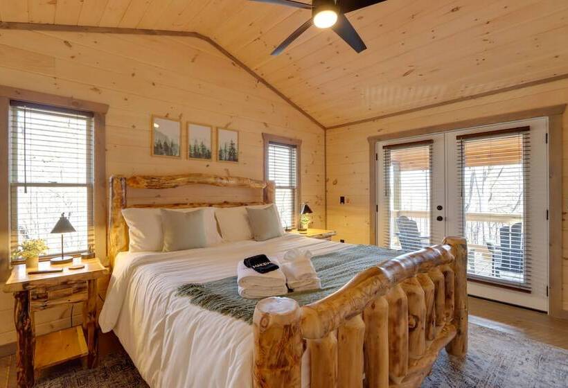 Cabin W/ Hot Tub & Sauna: 5 Mi To Dtwn Blue Ridge!