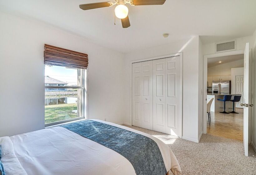 Canal Front Cape Coral Home W/ Fire Pit, By Beach!