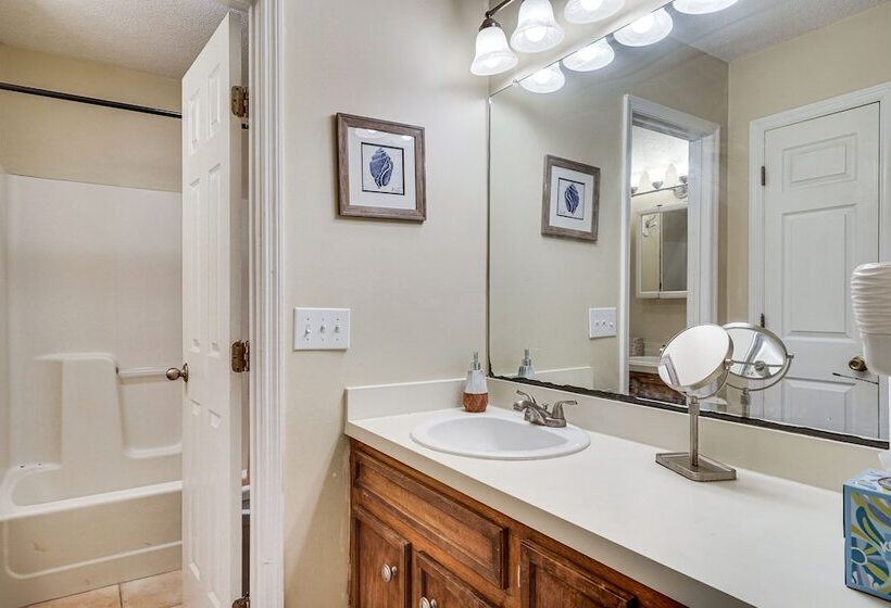 Charleston Home: Game Room, Large Deck & 2 Grills!