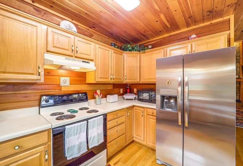 Charming Boone Cabin < 9 Mi To Appalachian Ski Mtn