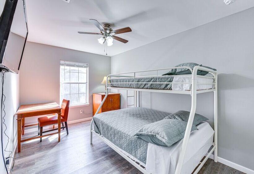 Charming Fort Walton Beach Home: 6 Mi To Ocean!