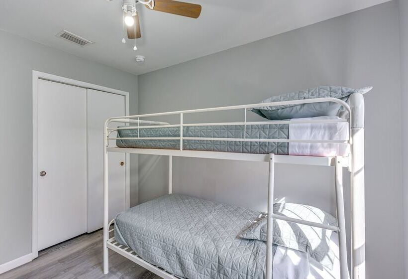 Charming Fort Walton Beach Home: 6 Mi To Ocean!