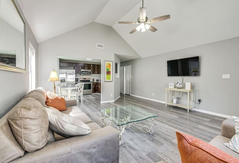 Charming Fort Walton Beach Home: 6 Mi To Ocean!