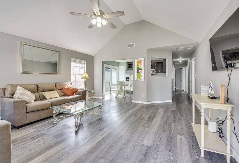 Charming Fort Walton Beach Home: 6 Mi To Ocean!