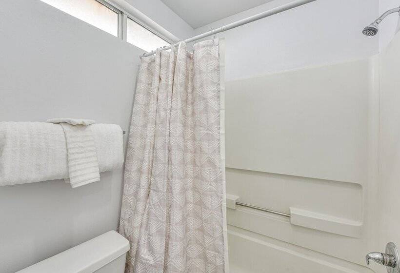 Charming Fort Walton Beach Home: 6 Mi To Ocean!