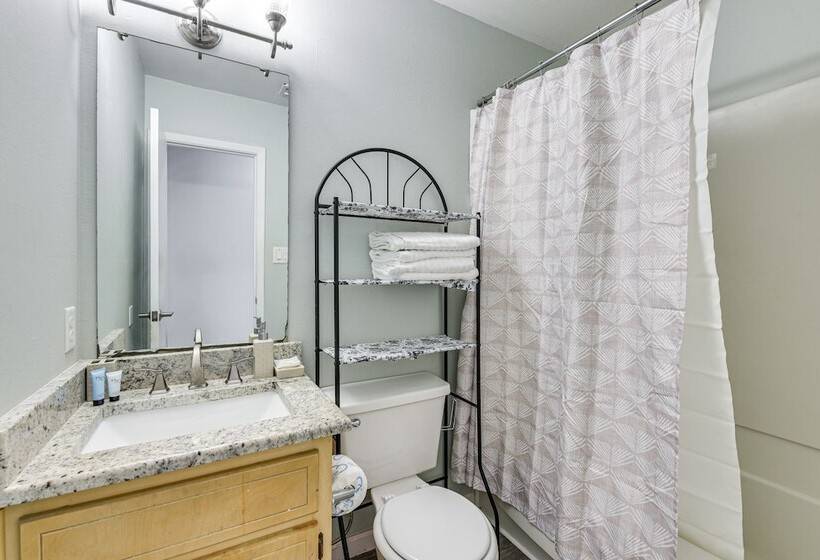 Charming Fort Walton Beach Home: 6 Mi To Ocean!