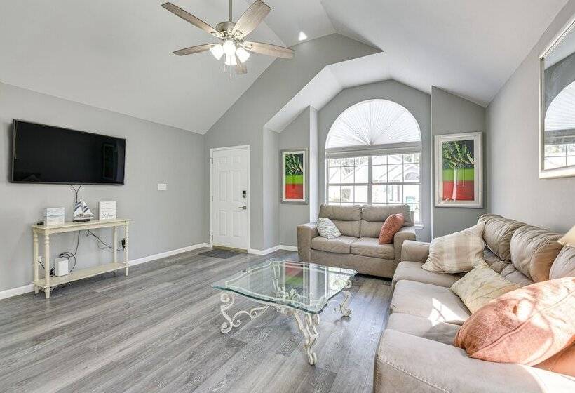 Charming Fort Walton Beach Home: 6 Mi To Ocean!