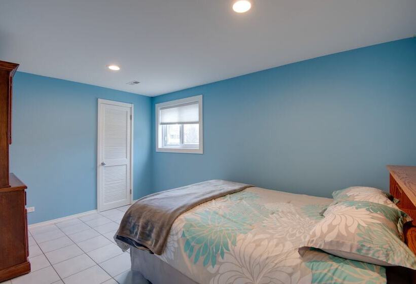 Charming Illinois Retreat W/ Hot Tub, Deck & Grill