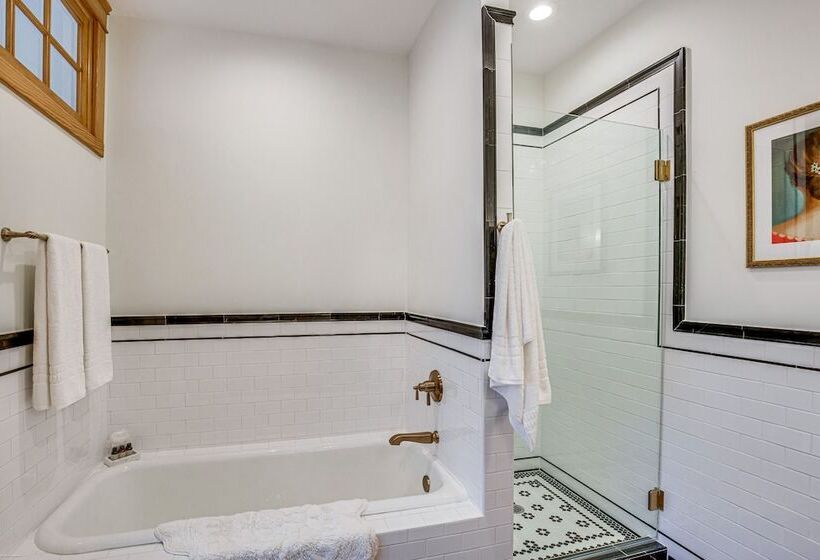 1 Mi To Downtown Tyler: Historic Home W/ Porch!