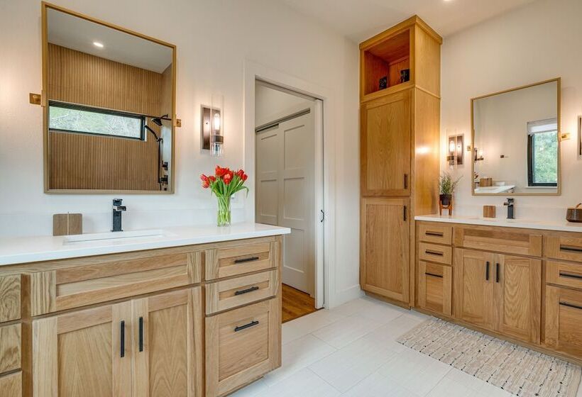 Chic Burnet Home On Lake Buchanan W/ 2 Fireplaces!