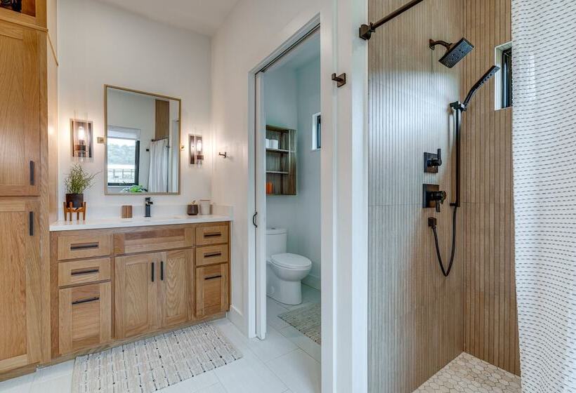 Chic Burnet Home On Lake Buchanan W/ 2 Fireplaces!