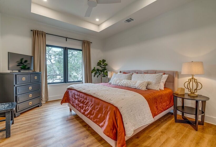 Chic Burnet Home On Lake Buchanan W/ 2 Fireplaces!