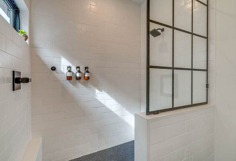 Chic Burnet Home On Lake Buchanan W/ 2 Fireplaces!