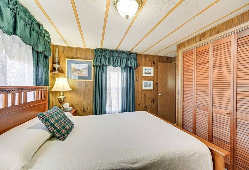 Classic Country Retreat In Ronda On 5 Acres!