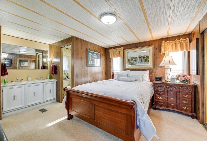 Classic Country Retreat In Ronda On 5 Acres!