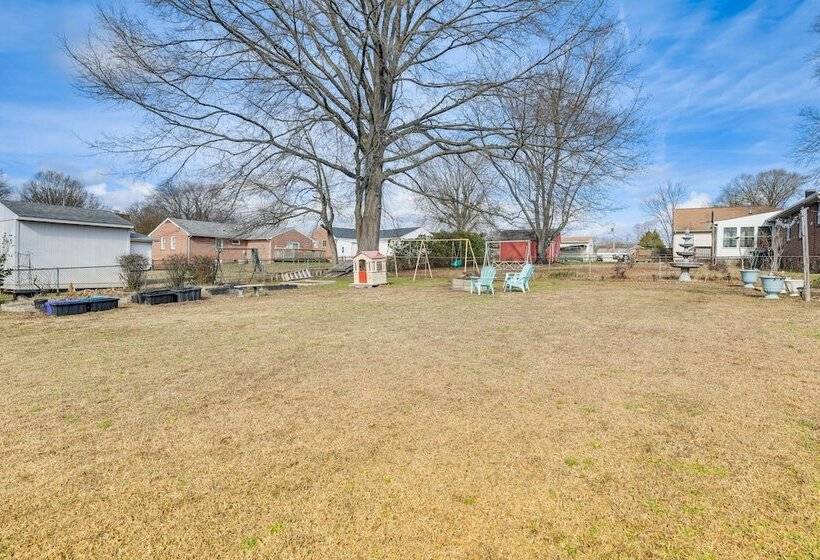 Colonial Heights Home W/ Large Yard & Bbq Grill!