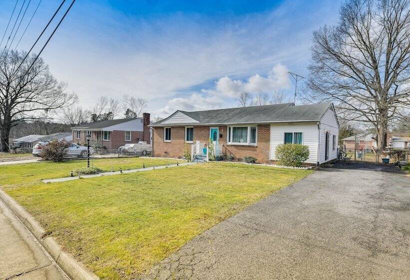 Colonial Heights Home W/ Large Yard & Bbq Grill!