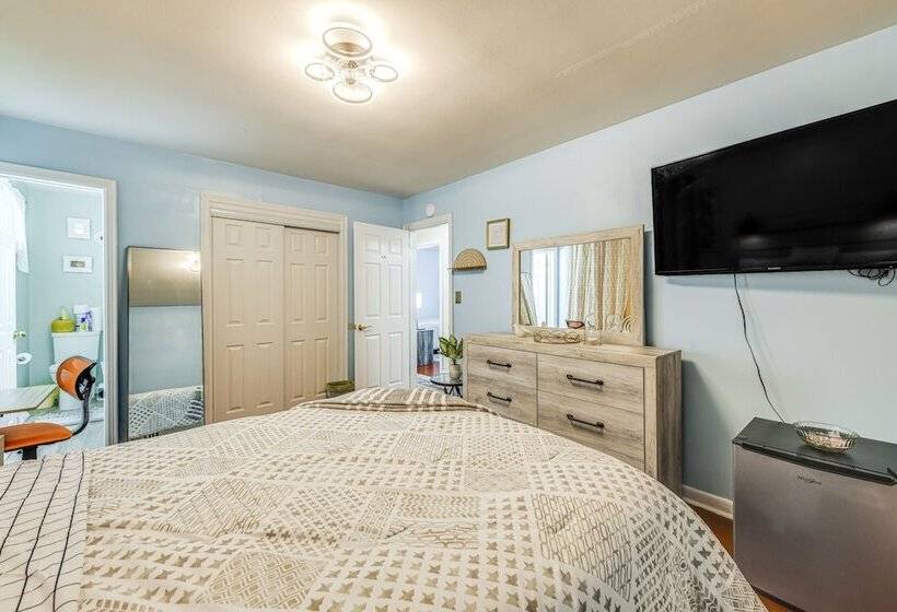 Colonial Heights Home W/ Large Yard & Bbq Grill!